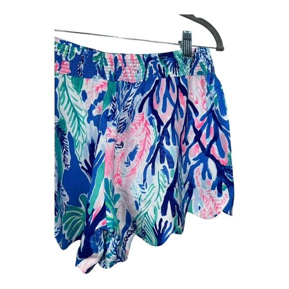Lilly Pulitzer SzM Blue Pink Floral Dahlia Summer scalloped Beach women’s shorts - Picture 6 of 10